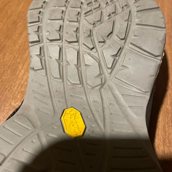 Women’s Double Strap Updraft Chacos - Picture 6 of 6